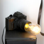 zwarte camera lamp